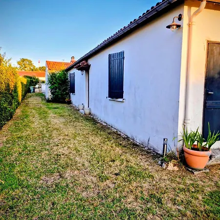 Maison Charmante A Avec Jardin Cloture Feriehus